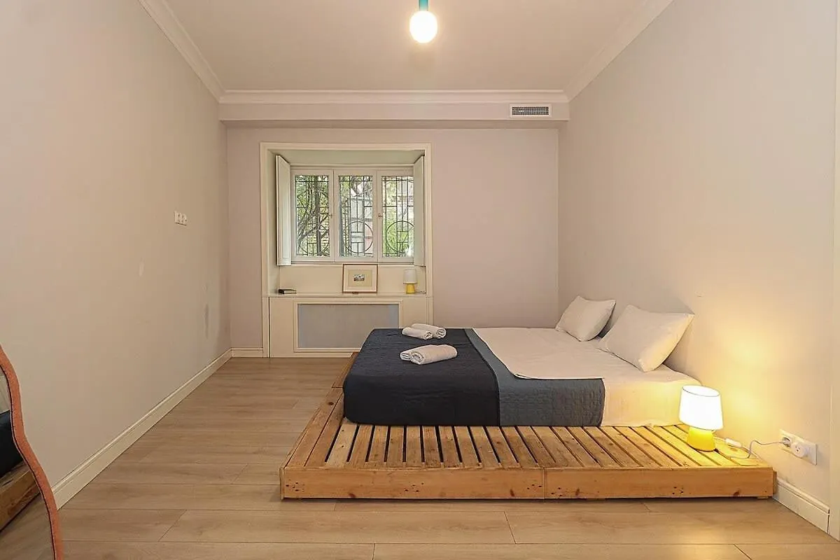Daire Mtatsminda Cozy Apt: Central & Comfy - By Wehost Tiflis