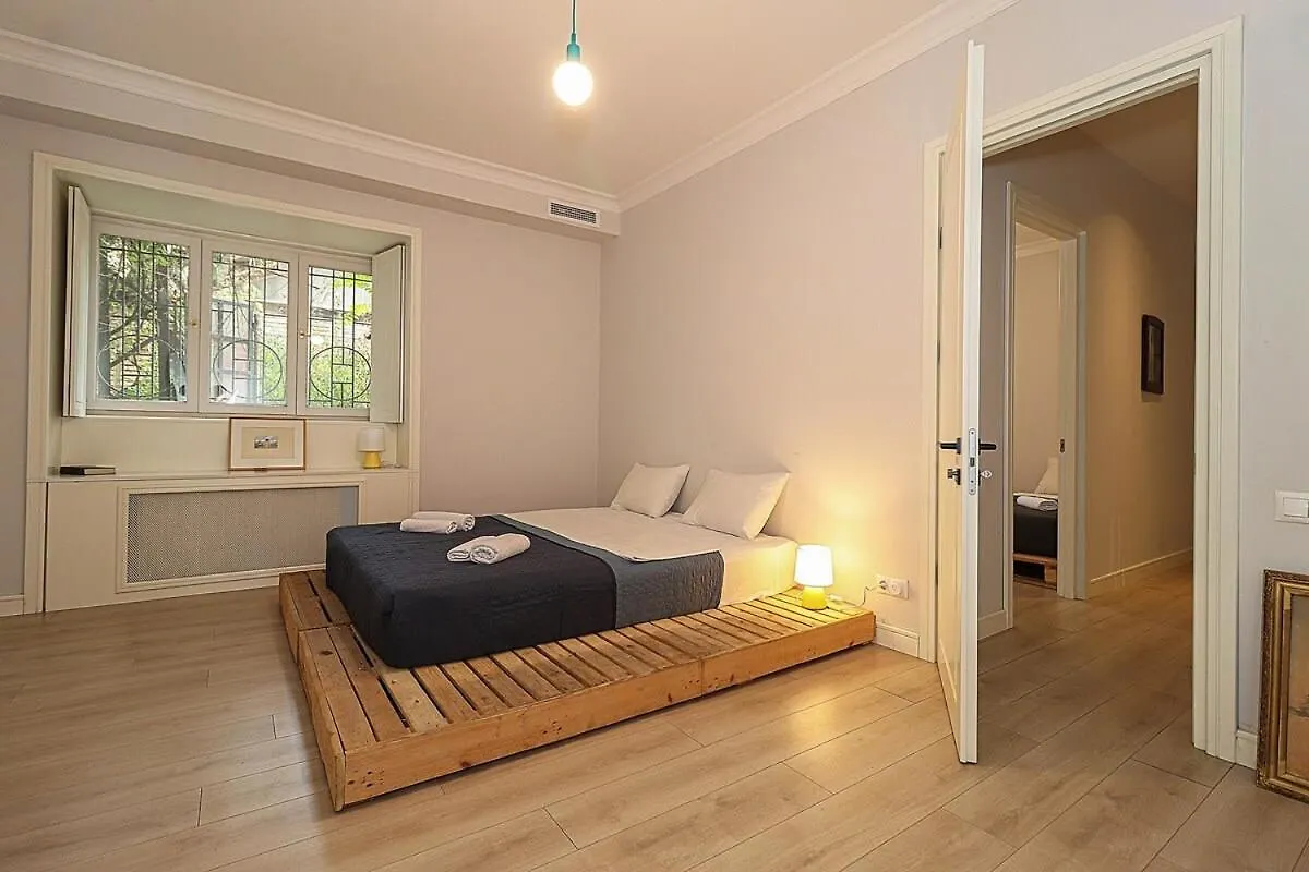 Mtatsminda Cozy Apt: Central & Comfy - By Wehost Tiflis Daire