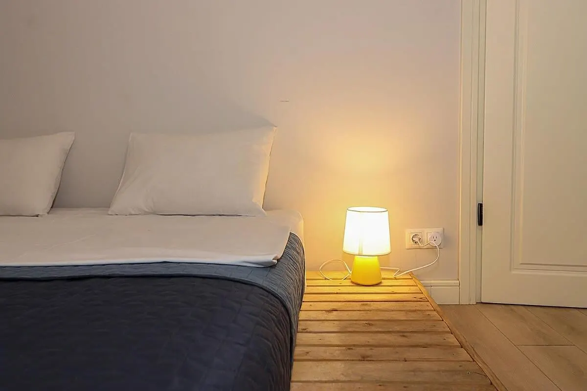 Mtatsminda Cozy Apt: Central & Comfy - By Wehost Tiflis Daire