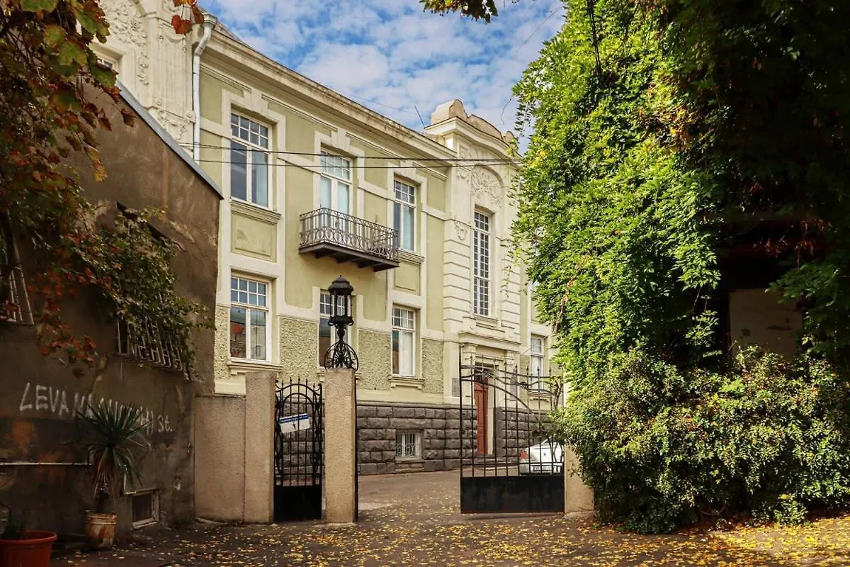 Daire Mtatsminda Cozy Apt: Central & Comfy - By Wehost Tiflis