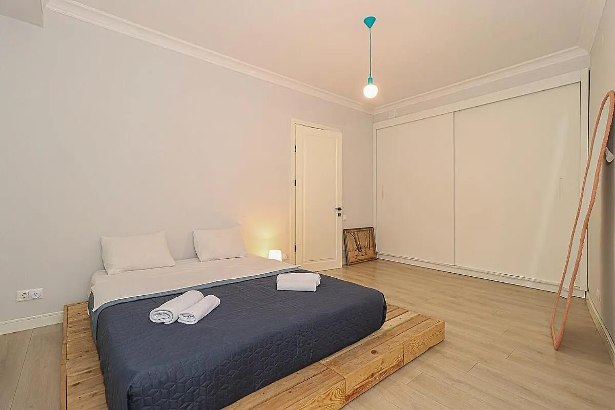 Mtatsminda Cozy Apt: Central & Comfy - By Wehost Tiflis 0*,