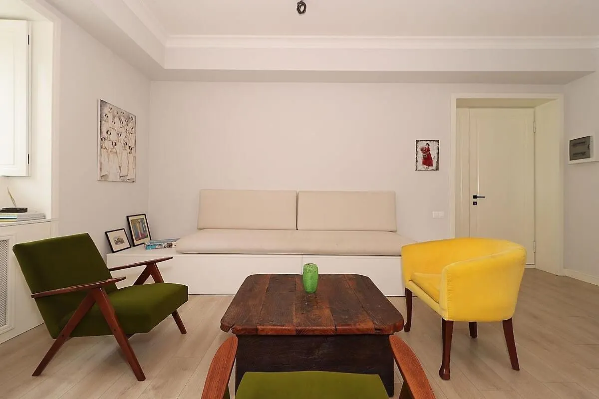 Mtatsminda Cozy Apt: Central & Comfy - By Wehost Tiflis Daire