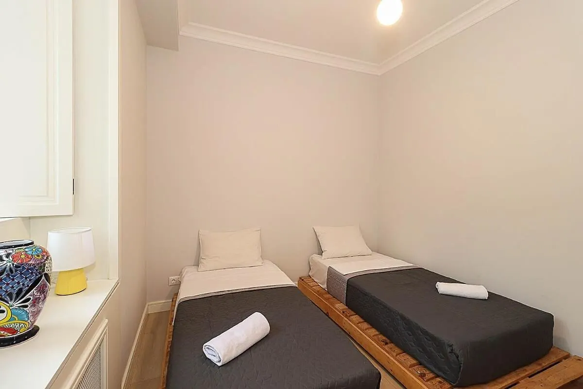 Mtatsminda Cozy Apt: Central & Comfy - By Wehost Tiflis Daire
