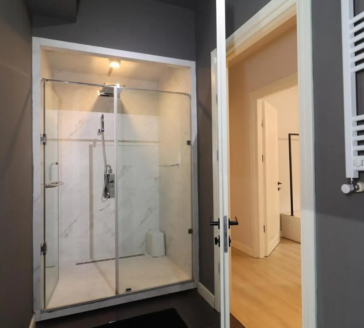 Daire Mtatsminda Cozy Apt: Central & Comfy - By Wehost Tiflis