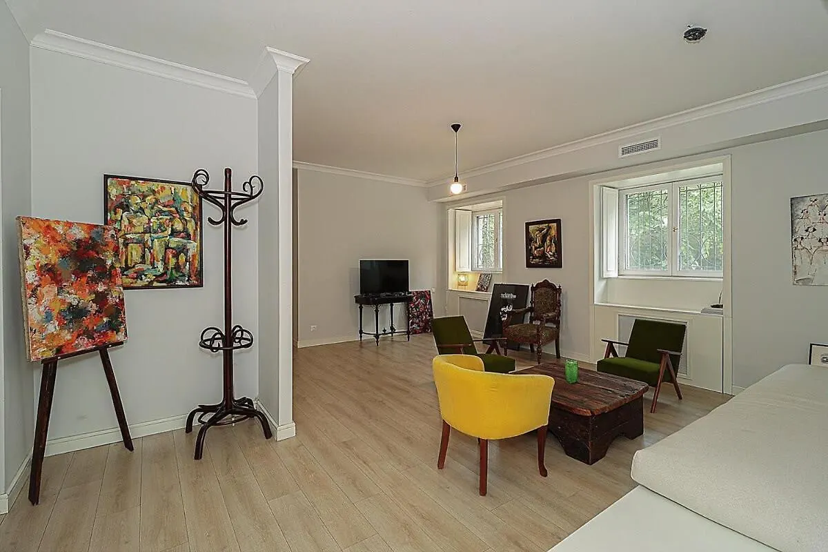 Mtatsminda Cozy Apt: Central & Comfy - By Wehost Tiflis 0*,